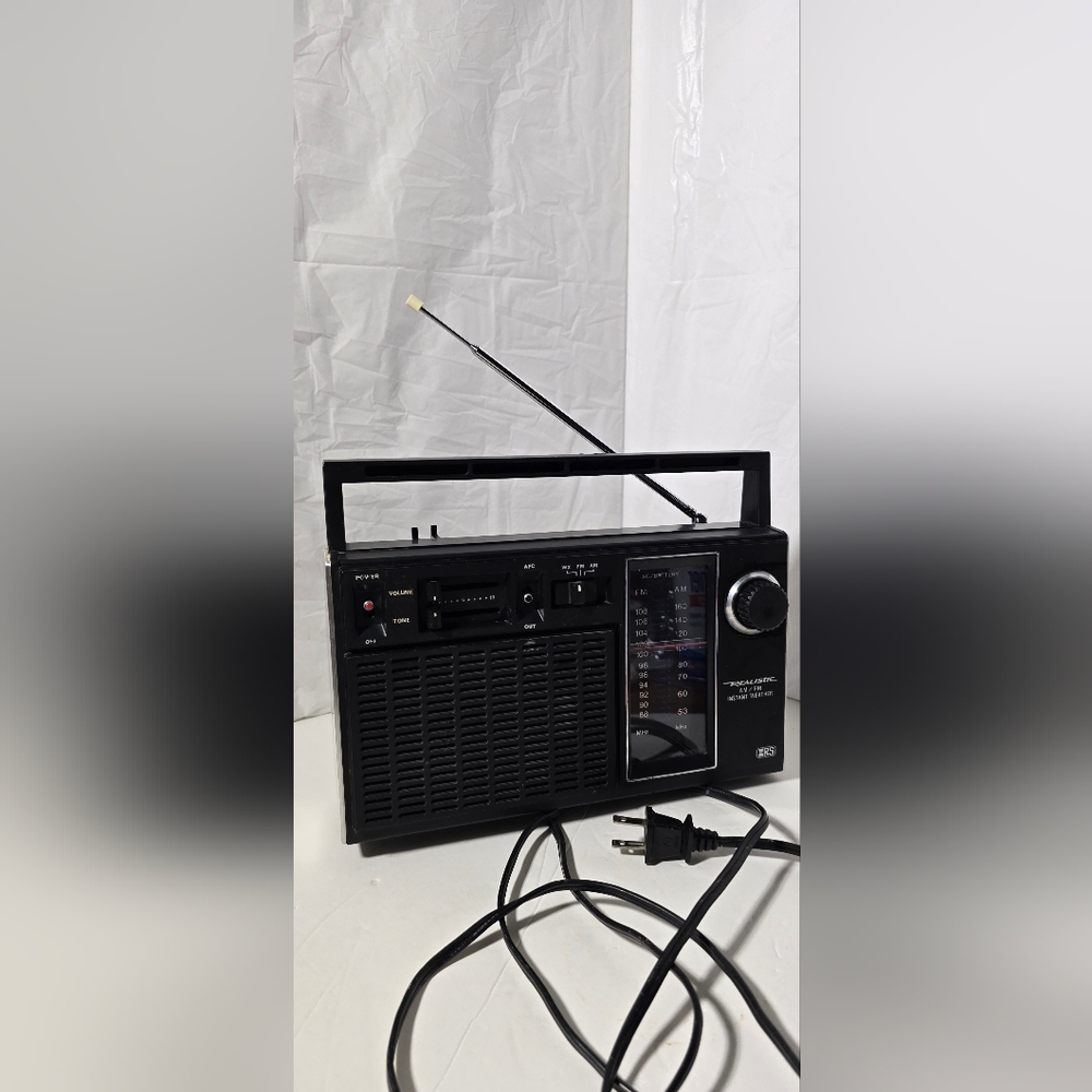 Realistic 12-653 Am/Fm weather radio– Tested Battery/ Power Operated